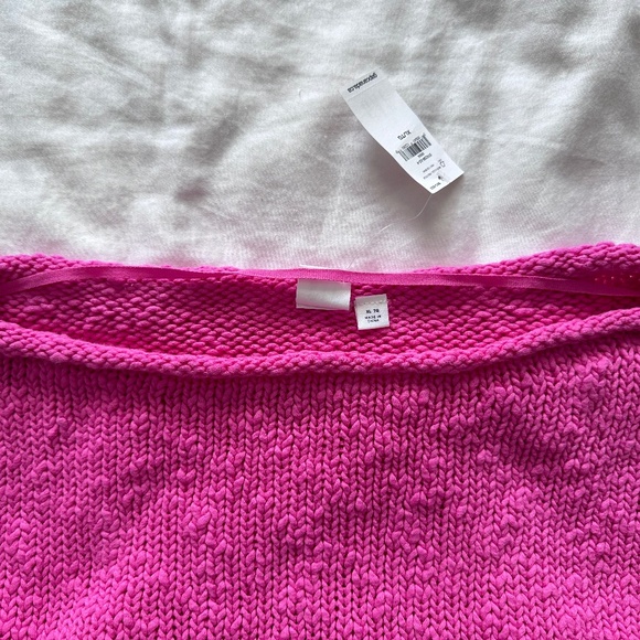Woman’s Gap Sweater - Picture 7 of 11